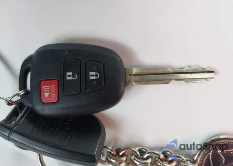 2016 Toyota Rav4 Le z USA, uszkodzony, nr VIN JTMBFREV8GJ063772